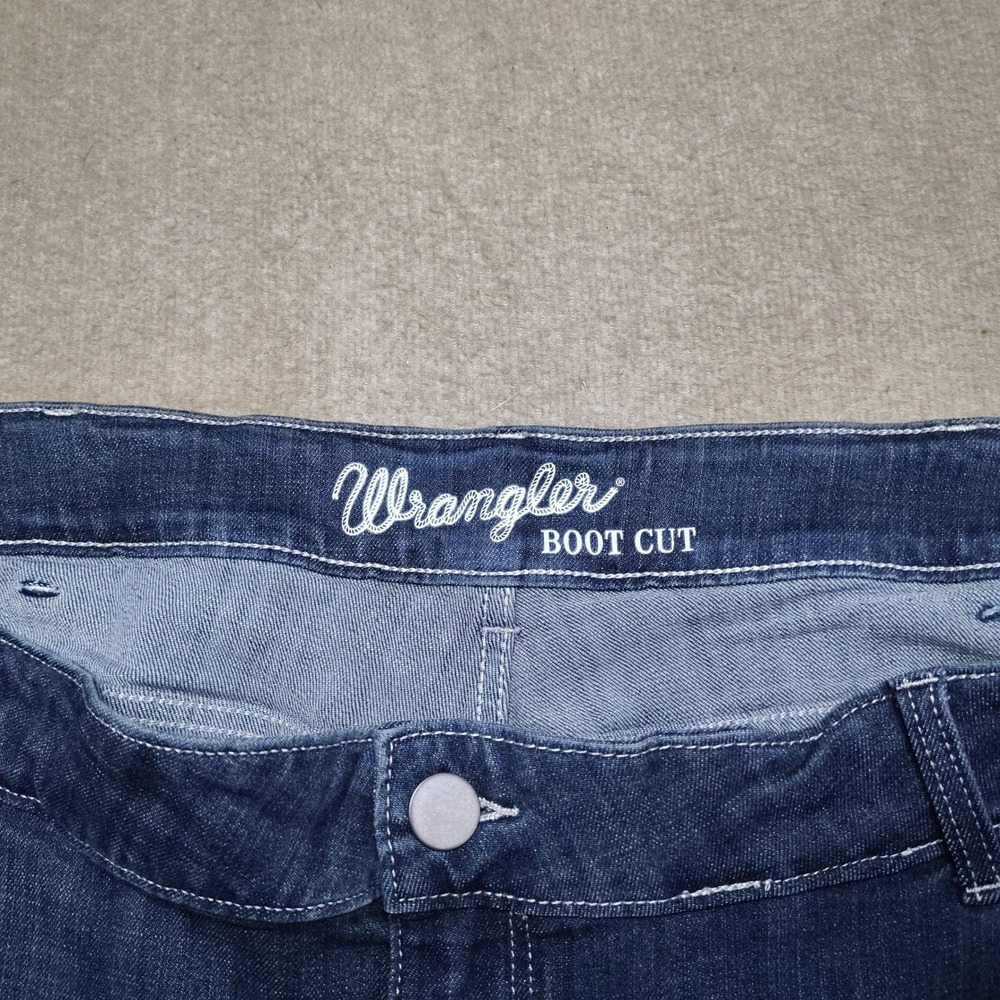 Wrangler Essential Boot Cut Jeans Womens 26Wx30 Dark Wash Blue Stretch Denim - Picture 3 of 7